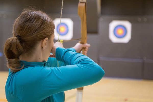 How does mental preparation impact performance in archery competitions?